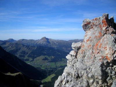 024-Blick ins Kleinwalsertal und auf den Hohen Ifen